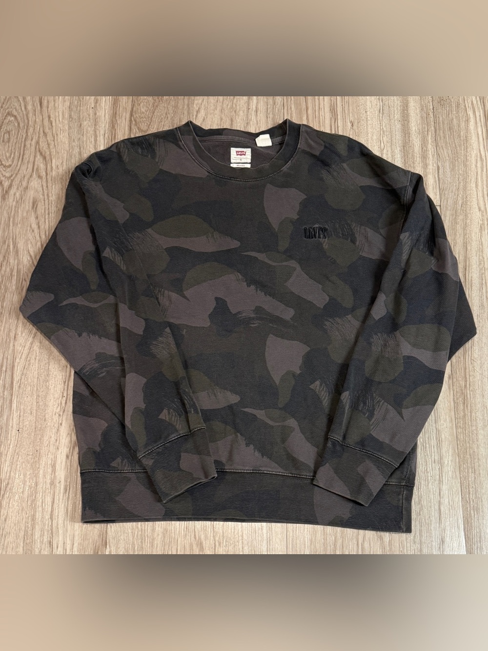Levi’s Relaxed Dark Camo Crewneck Sweatshirt Small
